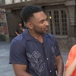 Justin’s navy floral embroidered shirt on E! News