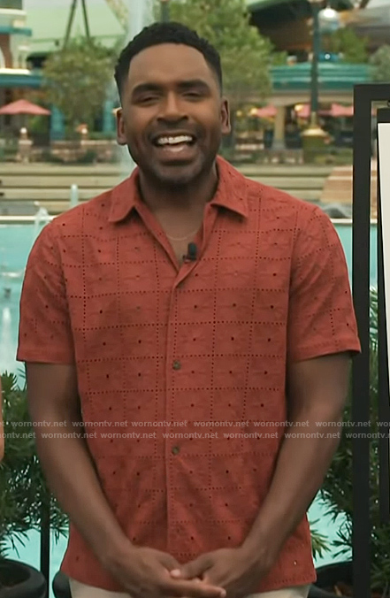 Justin's eyelet shirt on E! News