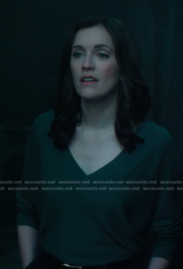 Kate's green v-neck sweater on You
