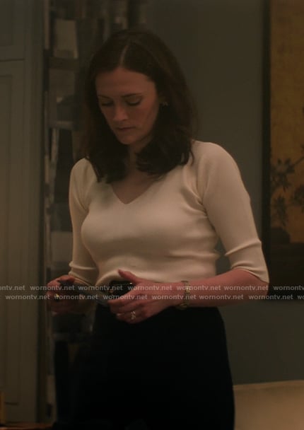 Kate's white ribbed sweater on You