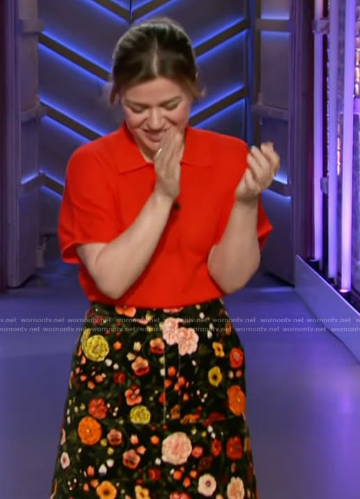 Kelly’s black floral print mini skirt on The Kelly Clarkson Show