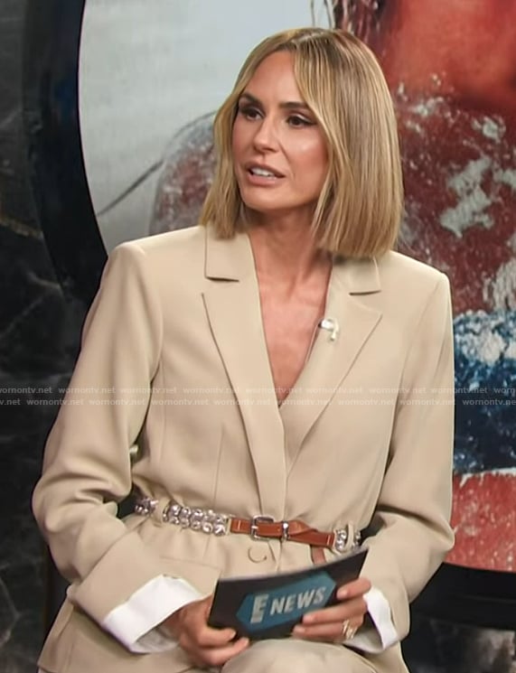 Keltie’s khaki contrast blazer and pants on E! News