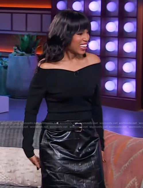 Kerry Washington’s black leather skirt on The Kelly Clarkson Show