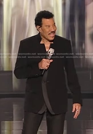 Lionel Richie’s black layered jacket on American Idol