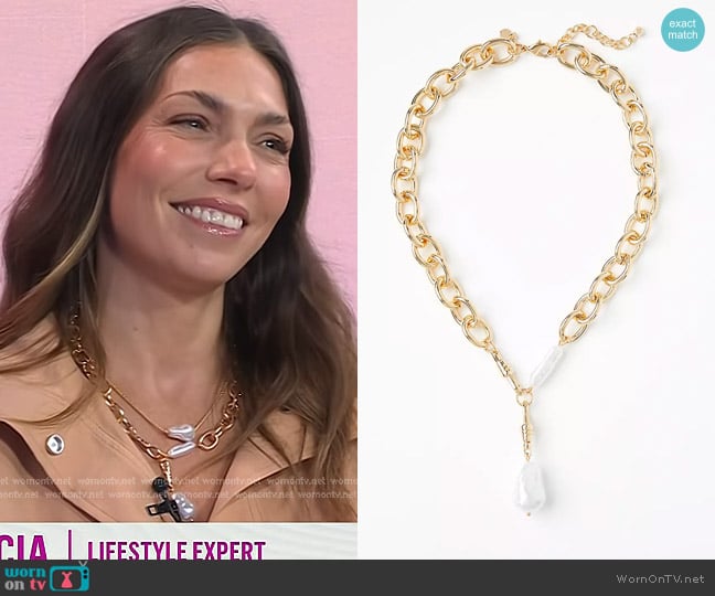 Loft Pearlized Chunky Chain Link Y Necklace worn by Melissa Garcia on Today
