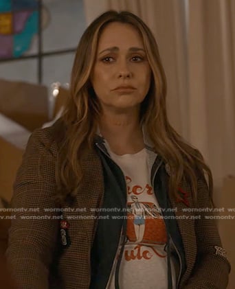 Maddie’s graphic print tee and brown plaid blazer on 9-1-1