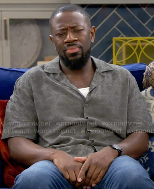 Malcolm’s khaki green triangle shirt on The Neighborhood