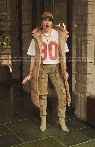Maya's beige puffer long vest and jeans on The Studio