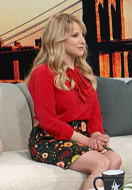 Melissa Rauch’s floral print mini skirt on Access Hollywood