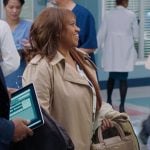 Miranda’s beige zip trench coat and top handle bag on Greys Anatomy