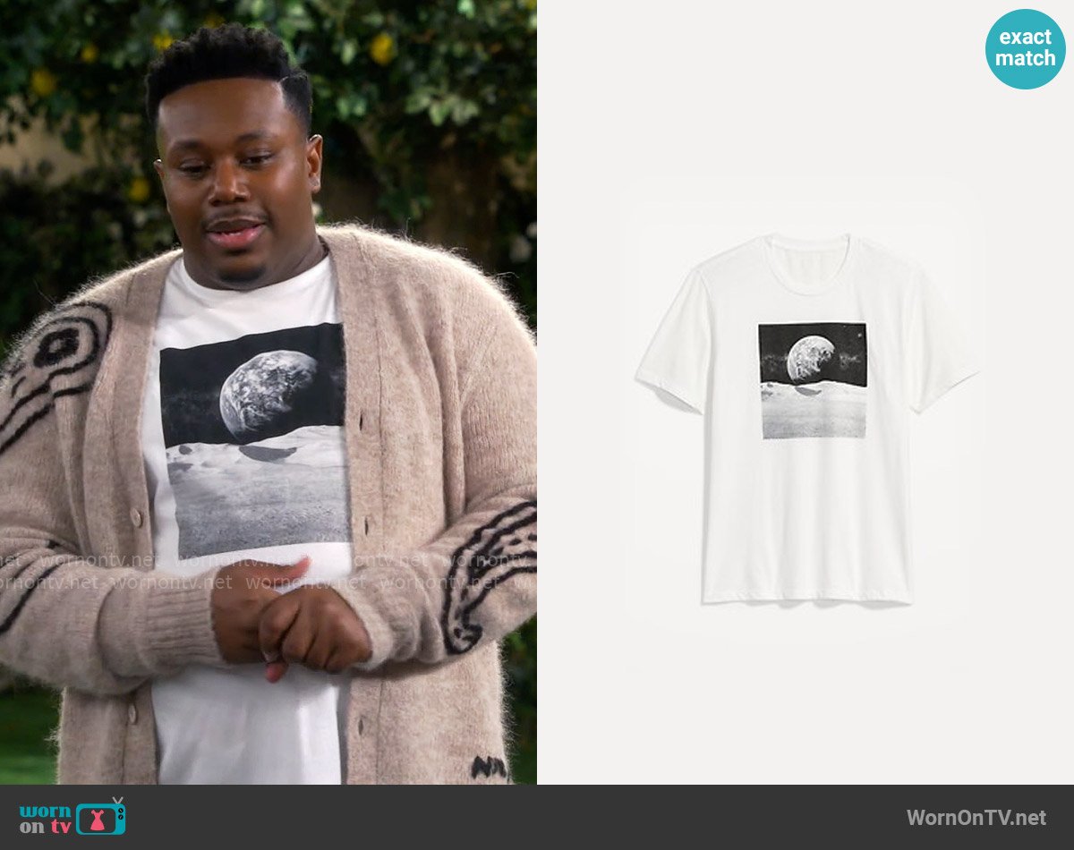 Old Navy Soft-Washed Crew-Neck Graphic T-Shirt worn by Marty (Marcel Spears) on The Neighborhood