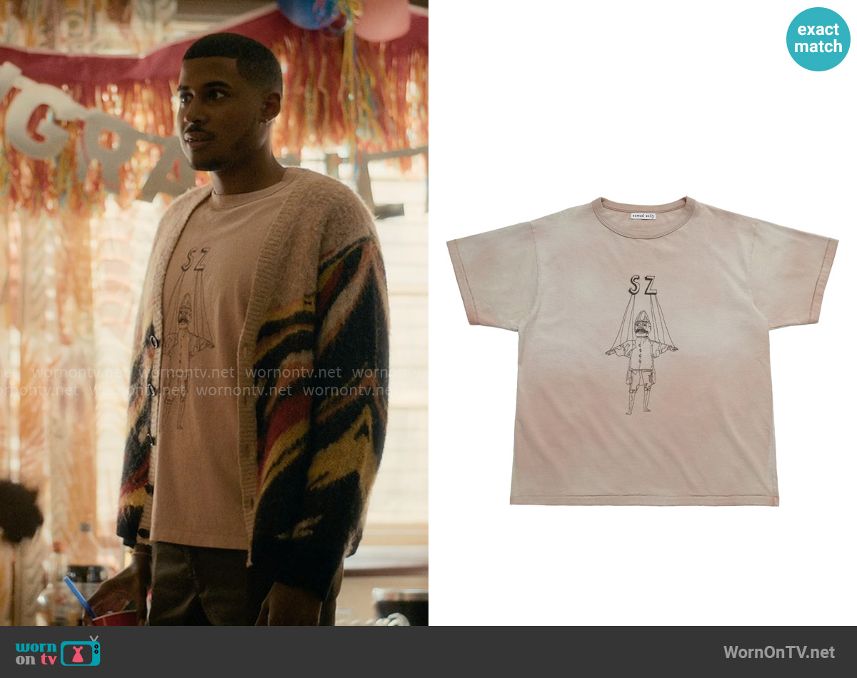 Samuel Zelig Puppet Tee worn by Justin Edwards (Michael Cooper Jr.) on Forever