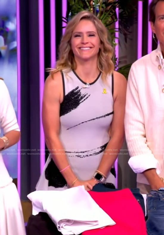 Sara's brushstroke print sleeveless dress on The View