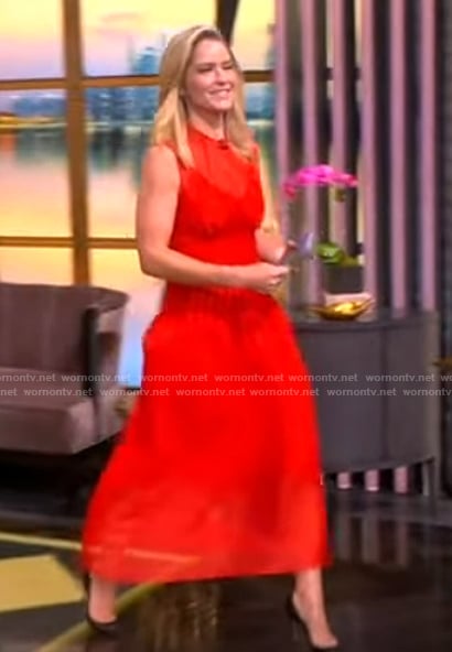 Sara’s red sleeveless dress on The View