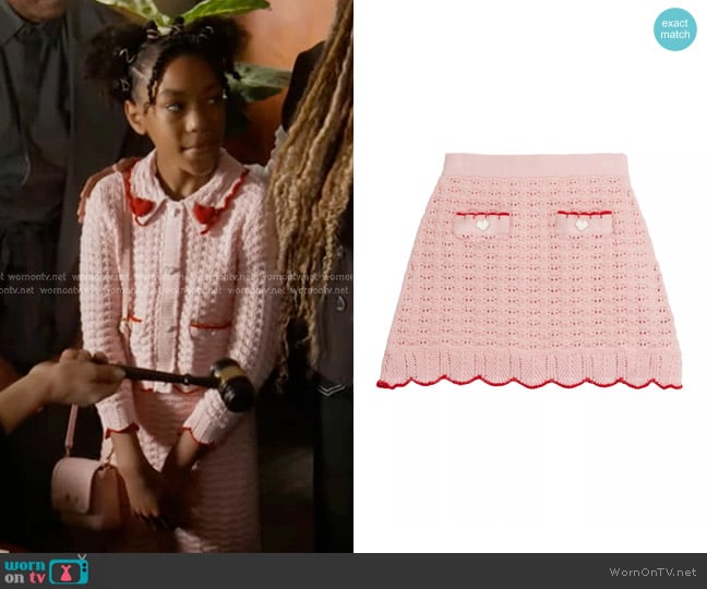 Mara’s pink heart knit skirt on 9-1-1