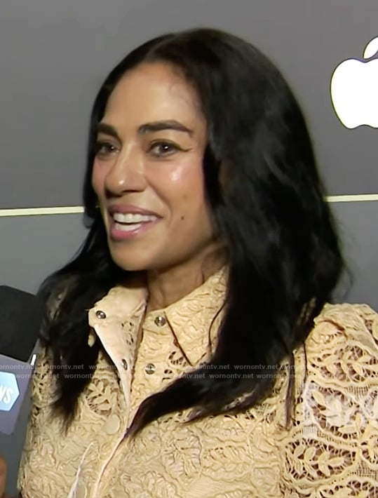 Sharon Carpenter’s lace dress on E! News
