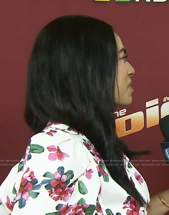 Sharon Carpenter’s white floral print cutout dress on E! News