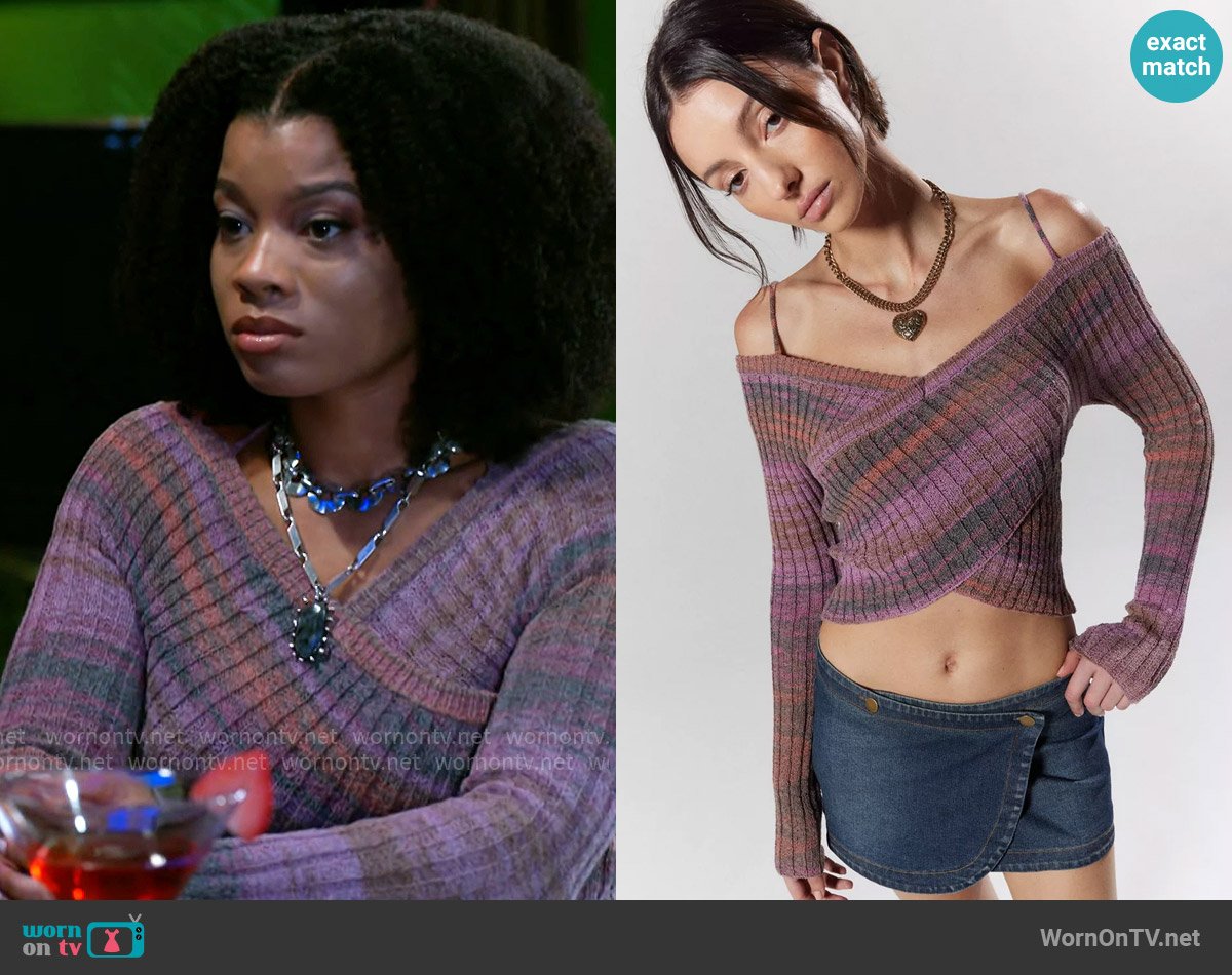 Silence + Noise at Urban Outfitters Delaney Off-The-Shoulder Cropped Sweater worn by Eva Thomas (Ambyr Michelle) on Beyond the Gates