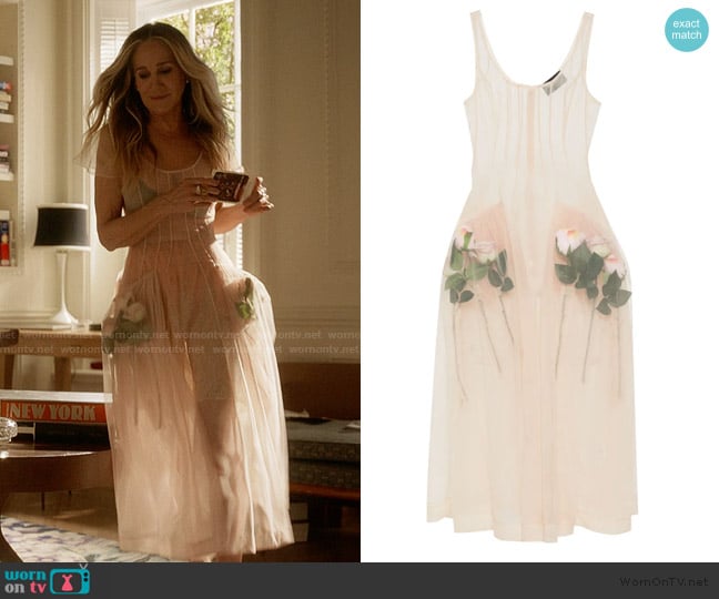 Simone Rocha Floral-applique Tulle Midi Dress In Neutrals worn by Carrie Bradshaw (Sarah Jessica Parker) on And Just Like That
