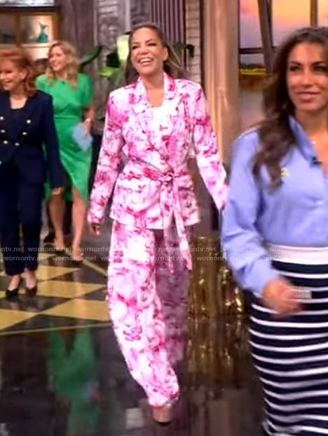 Sunny’s pink floral print blazer and pants on The View