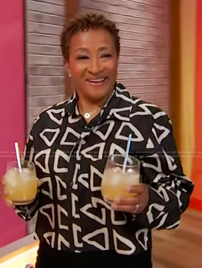 Wanda Sykes’s black printed shirt on Sherri