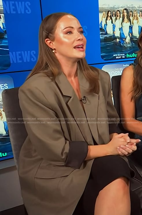 Whitney Leavitt's gray blazer on E! News
