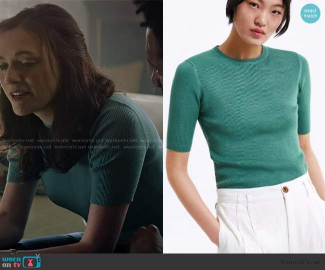 Zara Short Sleeve Ribbed Tee worn by Kate (Charlotte Ritchie) on You