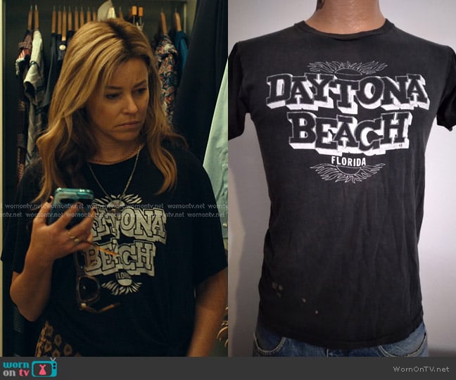  70s Daytona Beach Vintage T Shirt worn by Nicky Macintosh (Elizabeth Banks) on The Better Sister