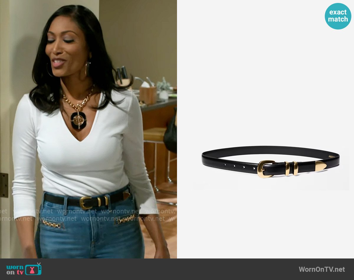 Aritzia Legendary Solid Brass Leather Belt in Black / Gold worn by Dana 'Leslie' Thomas (Trisha Mann-Grant) on Beyond the Gates