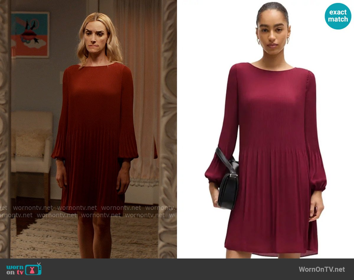 Hugo Boss Plisse Pleats Regular-Fit Crew-Neck Dress in Dark Red worn by Georgia Miller (Brianne Howey) on Ginny & Georgia