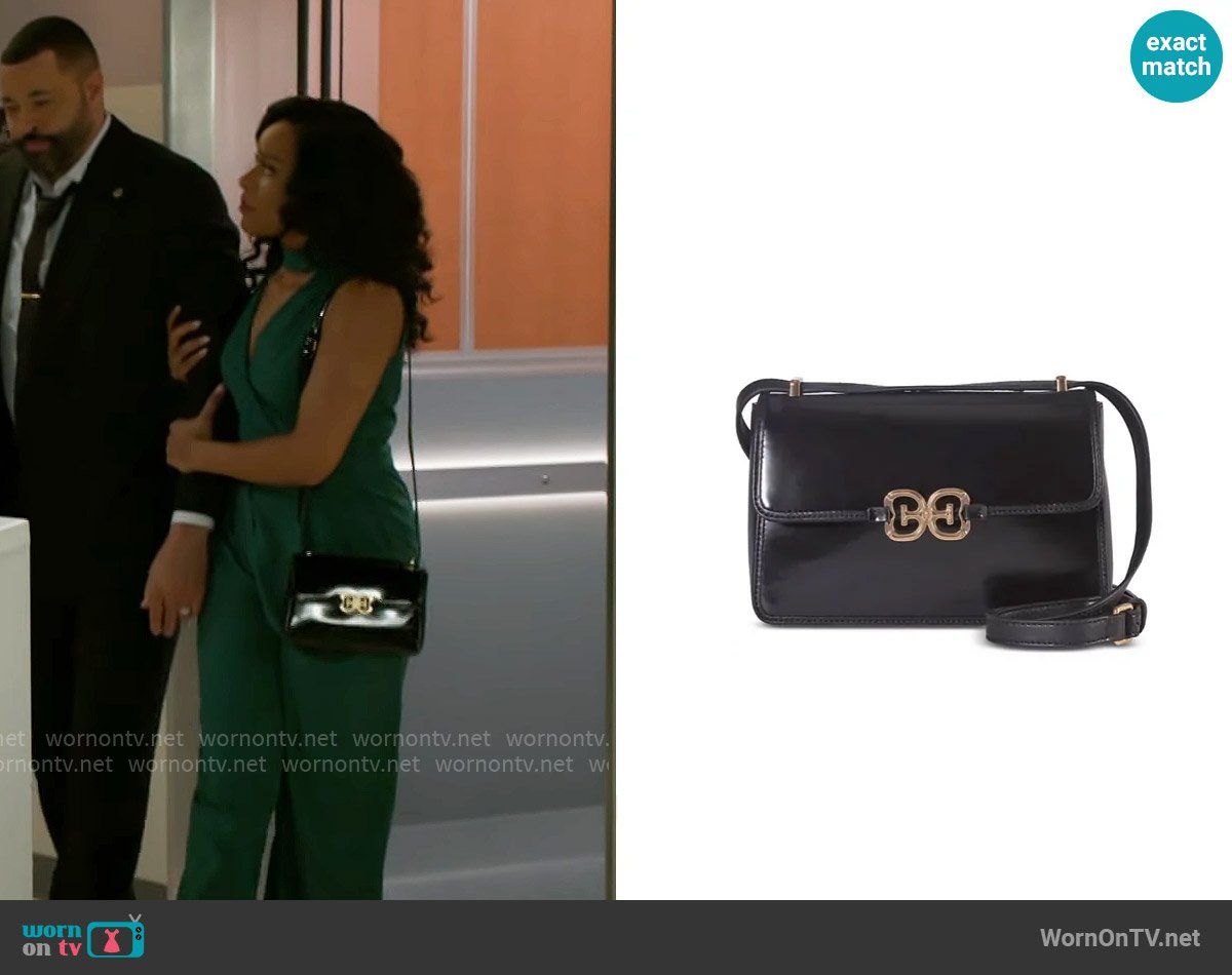 Sam Edelman Christy Box Small Convertible Shoulder Bag worn by Naomi Hamilton Hawthorne (Arielle Prepetit) on Beyond the Gates