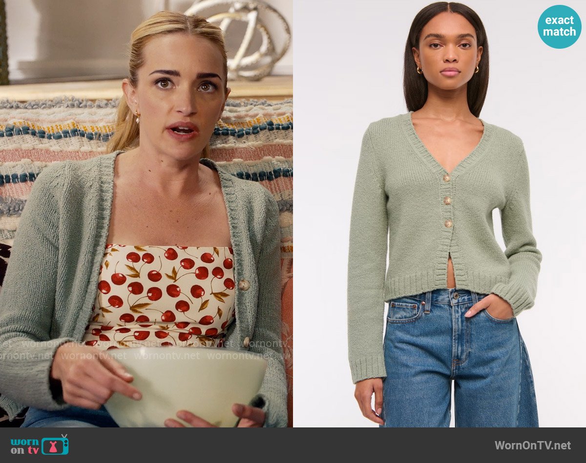 Abercrombie Textural Y-Neck Cardigan in Green worn by Georgia Miller (Brianne Howey) on Ginny & Georgia