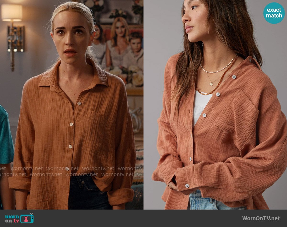American Eagle Go Big Oversized Shirt in Bronze worn by Georgia Miller (Brianne Howey) on Ginny & Georgia