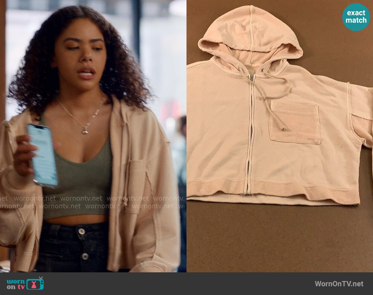 Aerie Crop Zip Hoodie worn by Ginny Miller (Antonia Gentry) on Ginny & Georgia