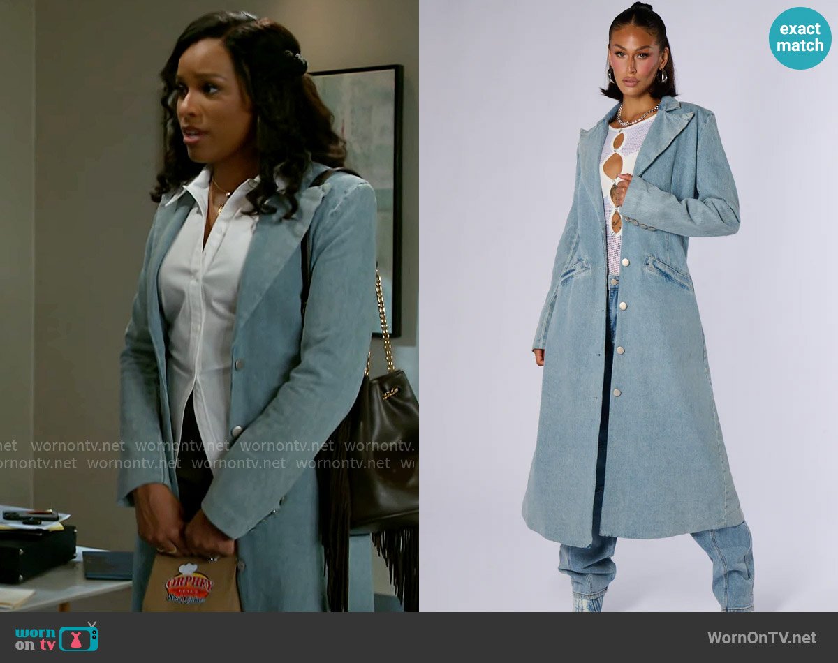 Akira Divine Timing Denim Trench worn by Naomi Hamilton Hawthorne (Arielle Prepetit) on Beyond the Gates