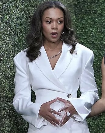 Amanda's white blazer on The Young and the Restless