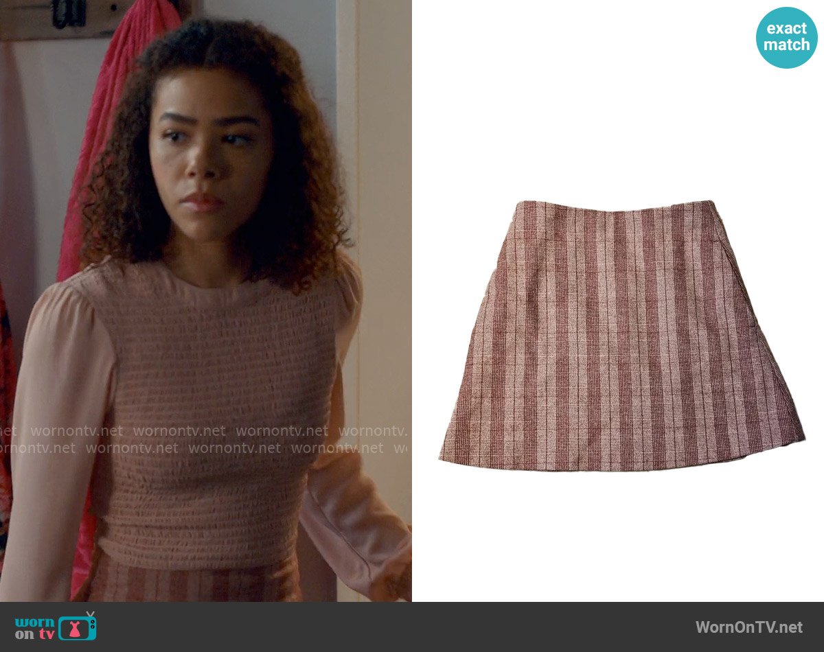 Wilfred at Aritzia Classic Mini Skirt worn by Ginny Miller (Antonia Gentry) on Ginny & Georgia