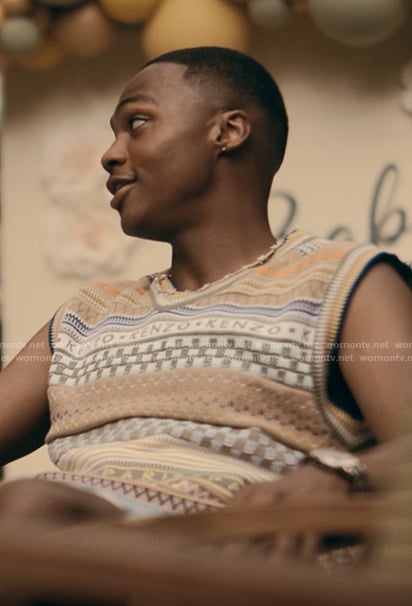Bakari's fairisle knit vest on The Chi