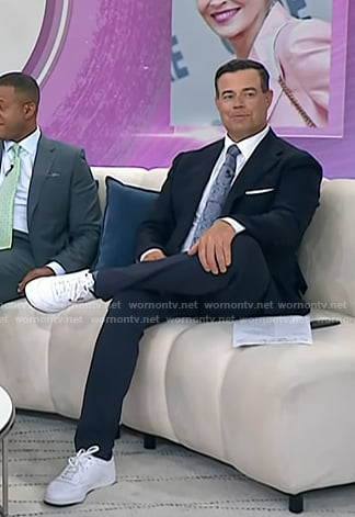 Carson Daly's white sneakers on Today