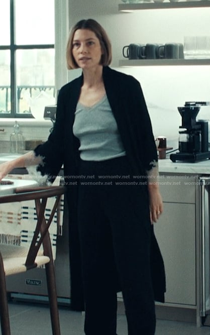 Chloe's black lace cuff robe on The Better Sister
