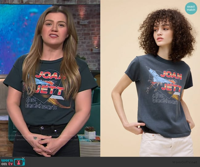 Daydreamer Joan Jett Fighter Reverse Girlfriend Tee worn by Kelly Clarkson on The Kelly Clarkson Show