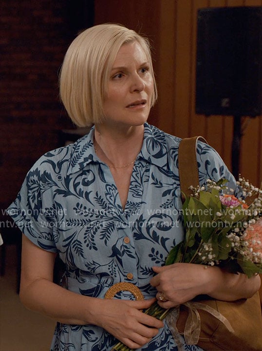Ellen's blue floral shirtdress on Ginny & Georgia
