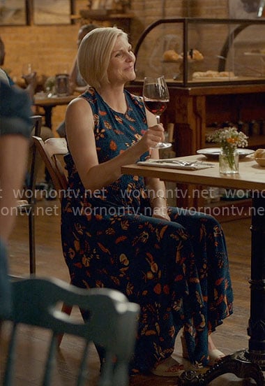 Ellen's blue printed midi dress on Ginny & Georgia