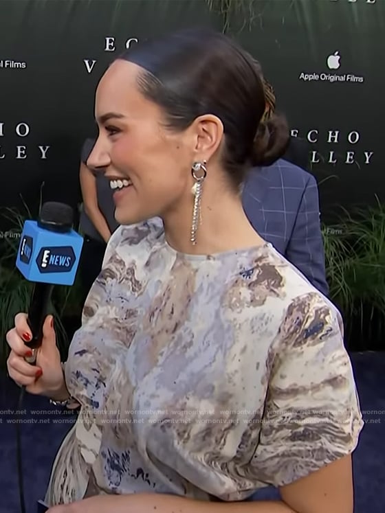 Emily’s abstract print dress on E! News
