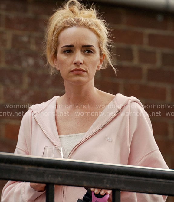 Georgia's light pink hoodie on Ginny & Georgia
