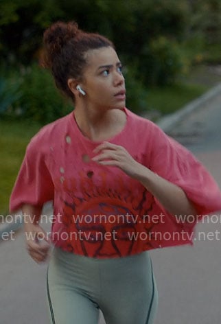 Ginny’s cropped sun graphic tee on Ginny & Georgia
