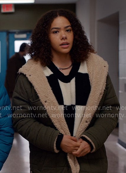 Ginny's green sherpa jacket on Ginny & Georgia