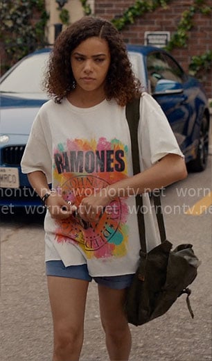 Ginny's Ramones t-shirt on Ginny & Georgia