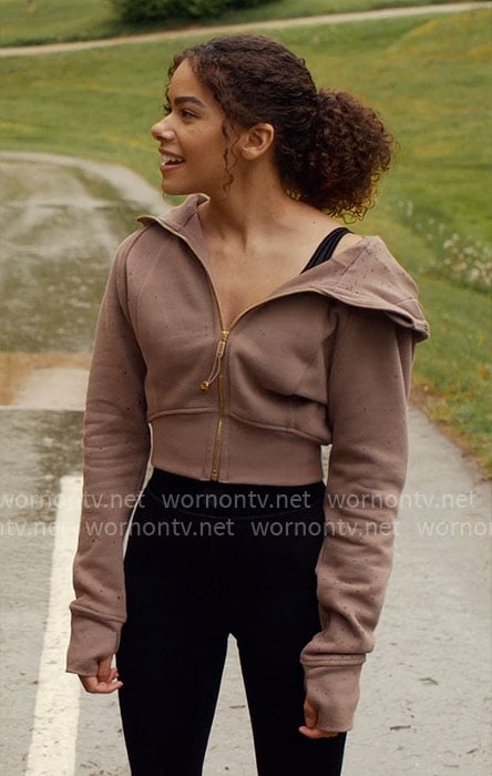 Ginny's taupe hoodie on Ginny & Georgia