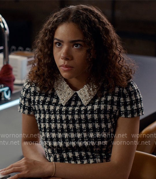 Ginny's houndstooth tweed dress with pearl collar on Ginny & Georgia